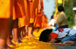Khi thực hành bố thí là cho đi mà không mong đợi nhận lại được bất cứ thứ gì